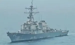 Iran tuyên bố 'xua đuổi' tàu khu trục Mỹ ở Vịnh Oman Iran tuyên bố 'xua đuổi' tàu khu trục Mỹ ở Vịnh Oman